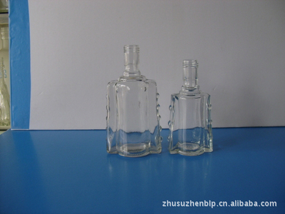 【廠家直銷蒙砂玻璃酒瓶,烤花玻璃酒瓶,噴涂玻璃酒瓶】價格,廠家,圖片,其他玻璃包裝容器,徐州華聯(lián)玻璃制品-