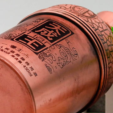 匠心獨運，尊貴之選 鄆城定制高檔噴涂酒瓶與仿古銅色瓶套設計印刷服務